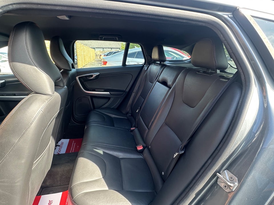 Volvo V60 2,0 D3 150 Momentum 5d
