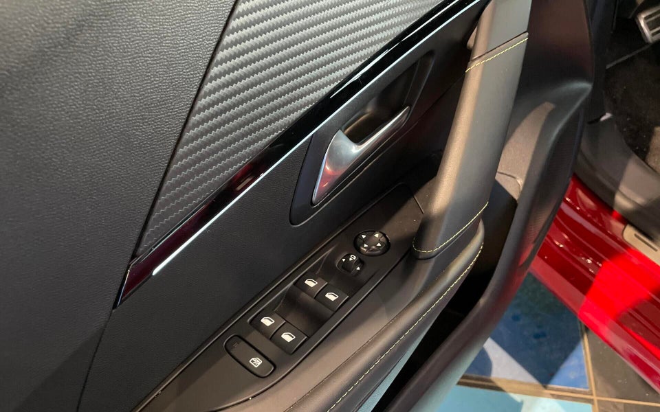 Peugeot e-208 50 GT 5d