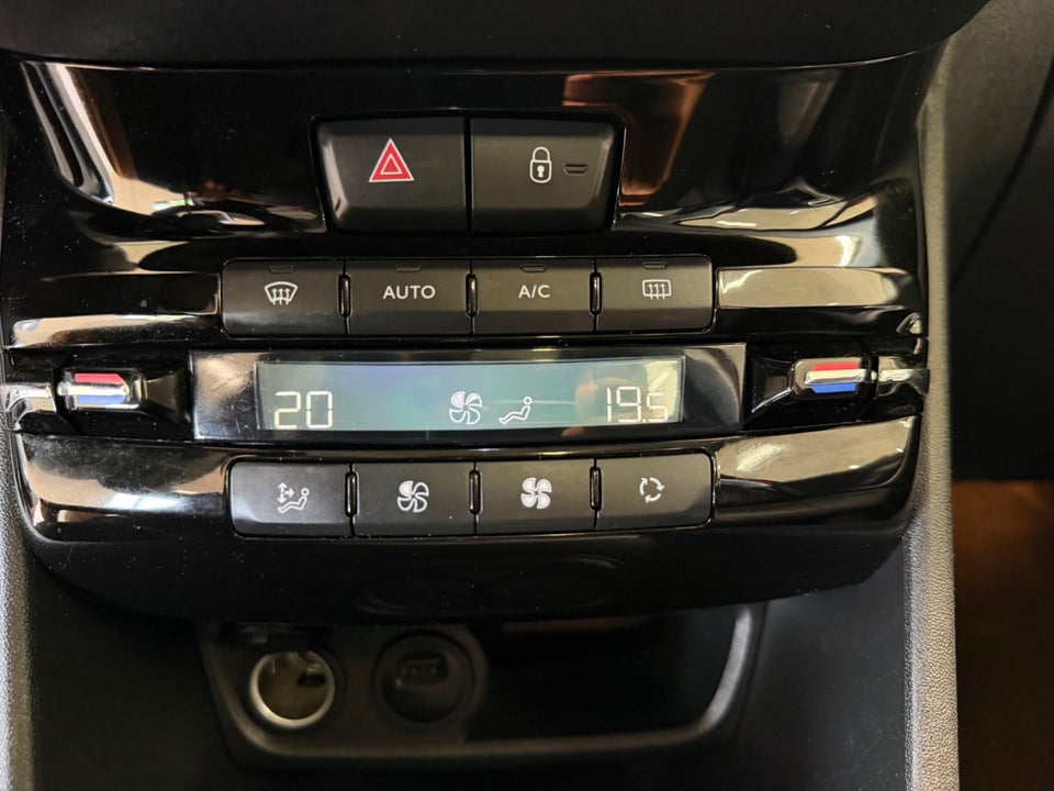 Peugeot 2008 1,5 BlueHDi 100 Prestige Sky 5d
