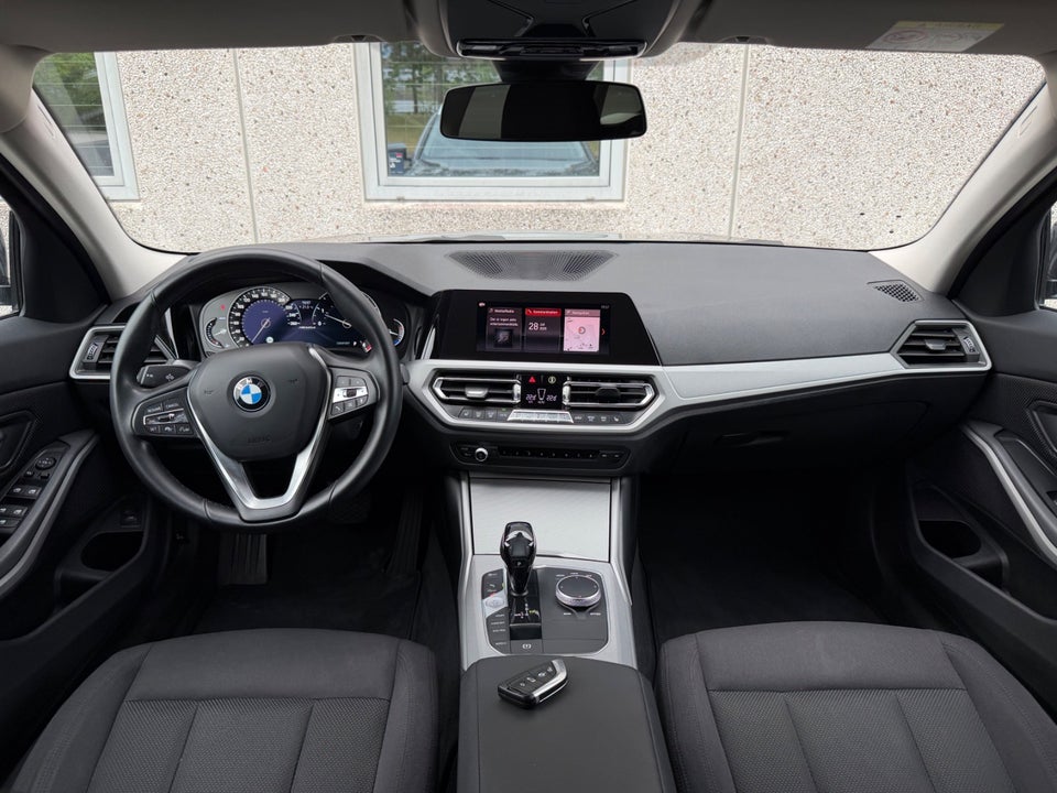 BMW 320d 2,0 Touring Connected aut. 5d