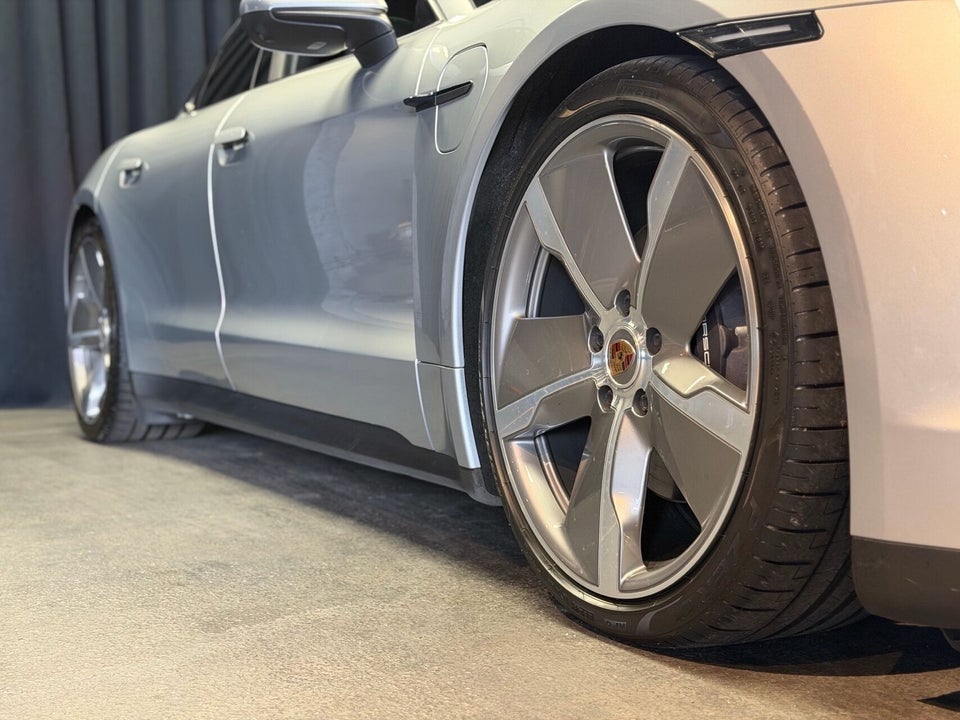 Porsche Taycan Performance+ 4d