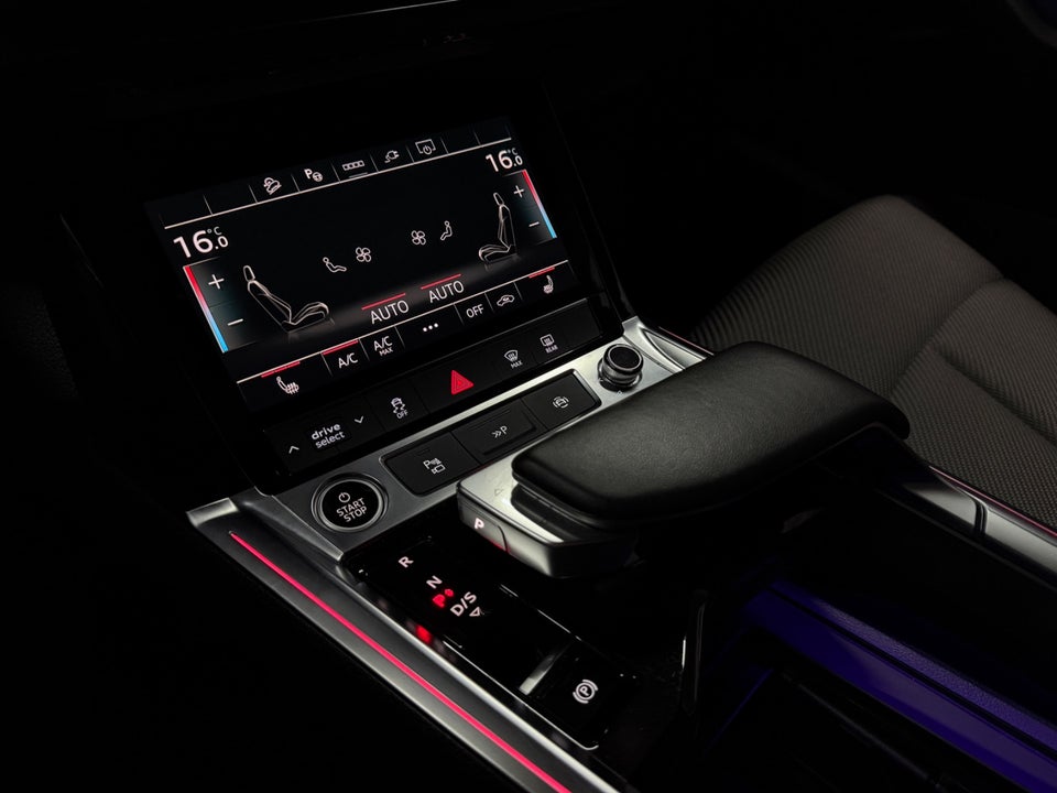 Audi Q8 e-tron 55 Advanced quattro 5d