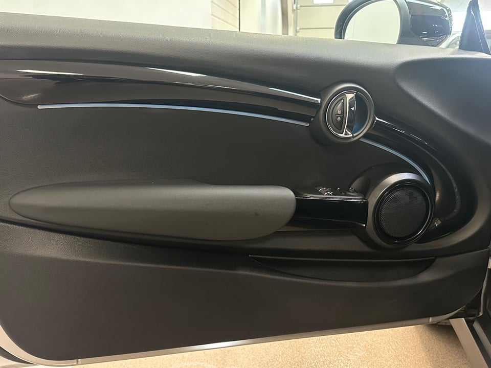 MINI Cooper SE Essential 3d