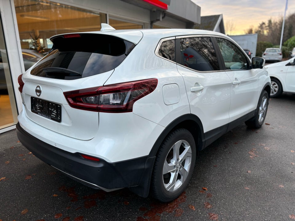 Nissan Qashqai 1,3 Dig-T 140 N-Connecta 5d