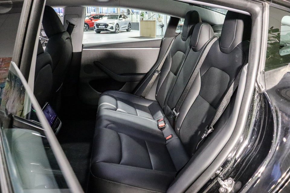 Tesla Model 3 RWD 4d