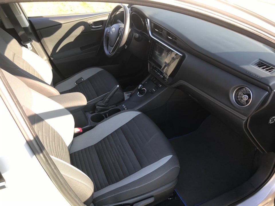 Toyota Auris 1,8 Hybrid H2 Comfort Touring Sports CVT 5d