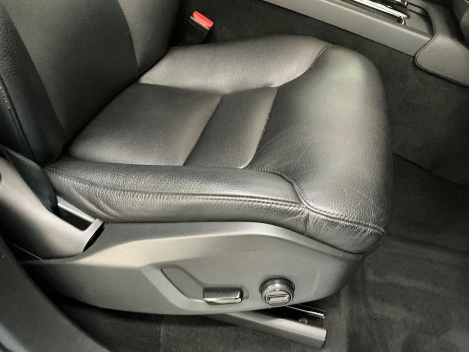 Volvo XC90 2,0 T8 ReCharge R-Design aut. AWD 7prs 5d