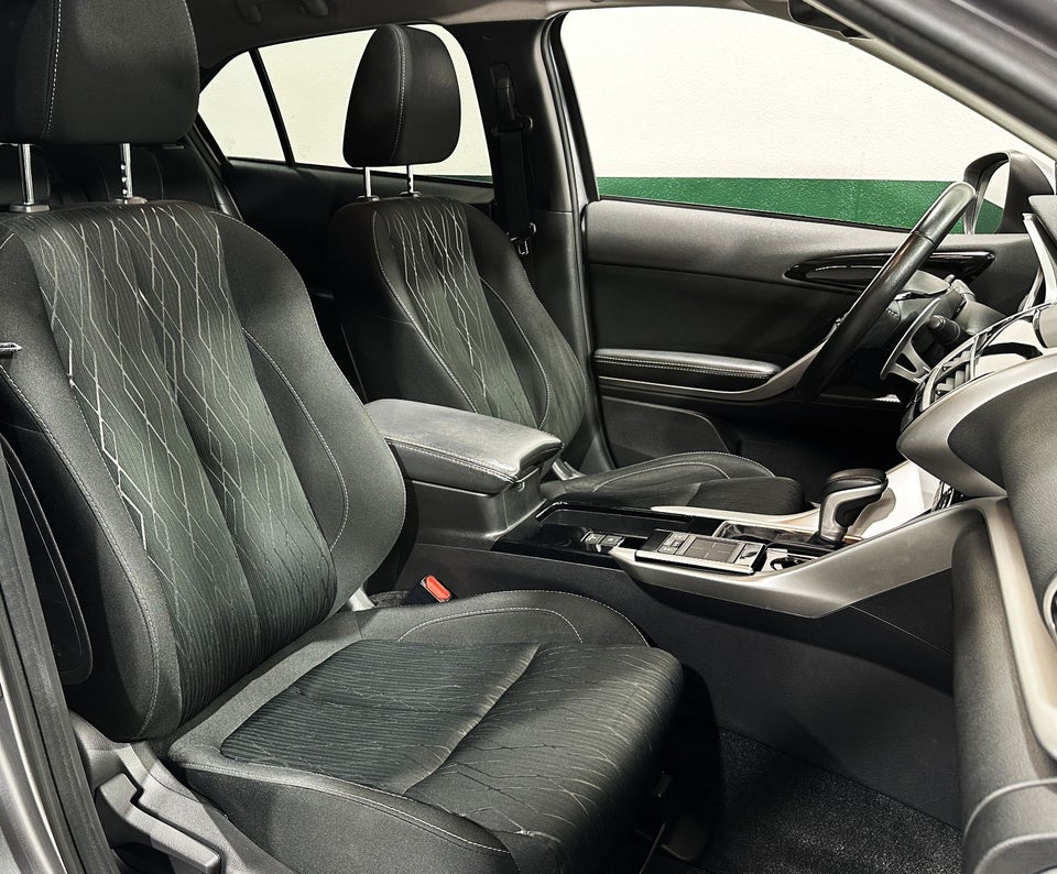 Mitsubishi Eclipse Cross 1,5 T 163 Intense+ CVT 5d