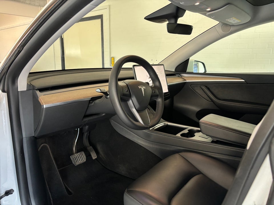 Tesla Model Y Long Range AWD 5d