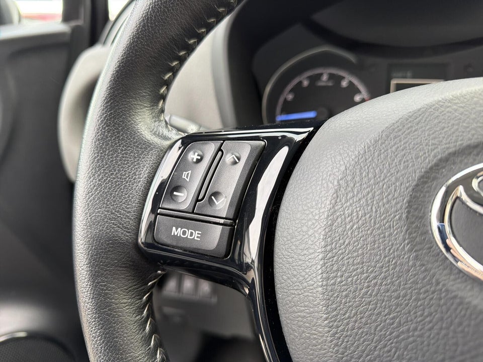 Toyota Yaris 1,0 VVT-i T2 5d