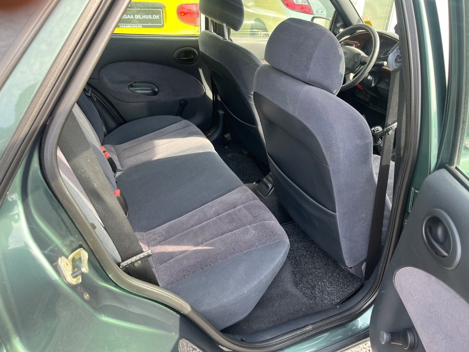 Ford Escort 1,6i Algarve 5d