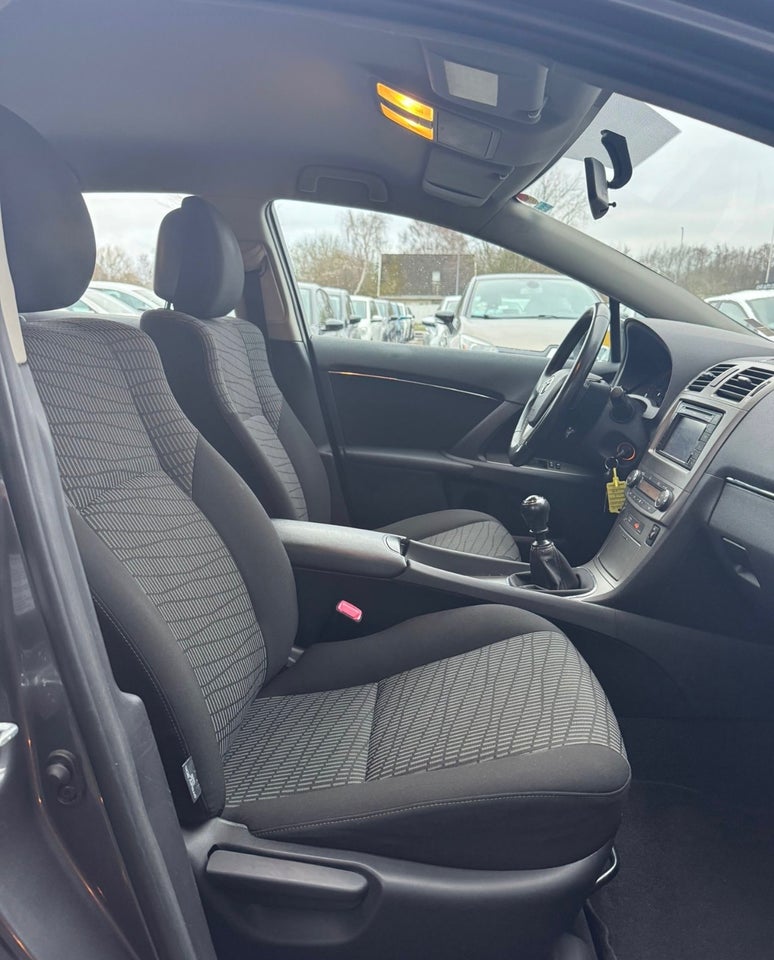 Toyota Avensis 1,8 VVT-i T2 stc. 5d