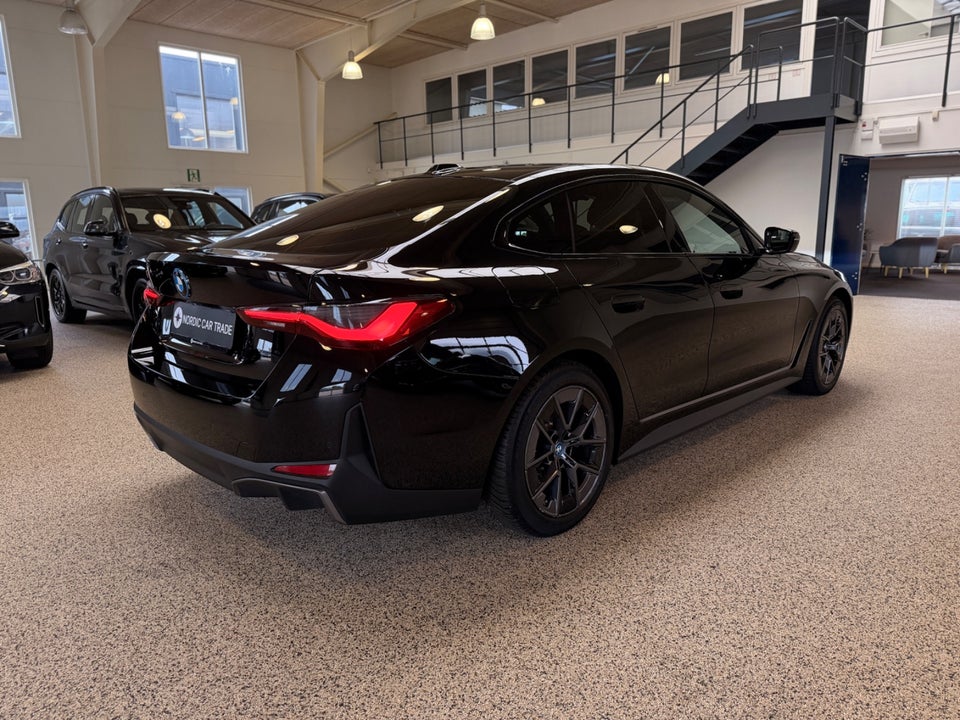 BMW i4 eDrive35 Charged 5d
