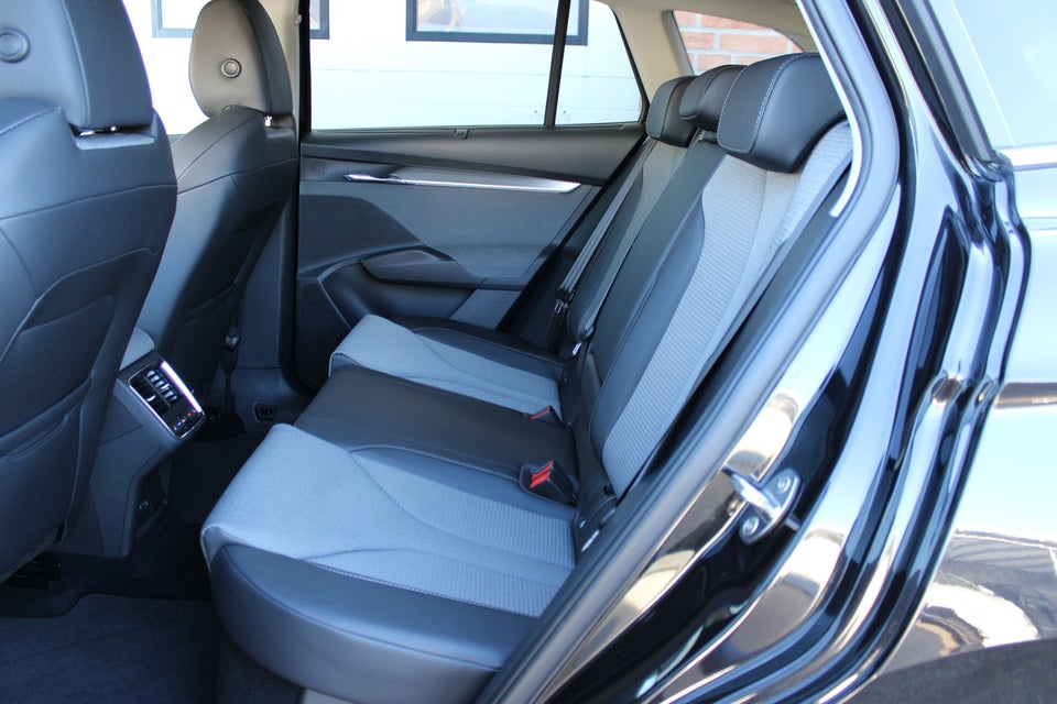 Skoda Enyaq 60 iV Clever Loft 5d