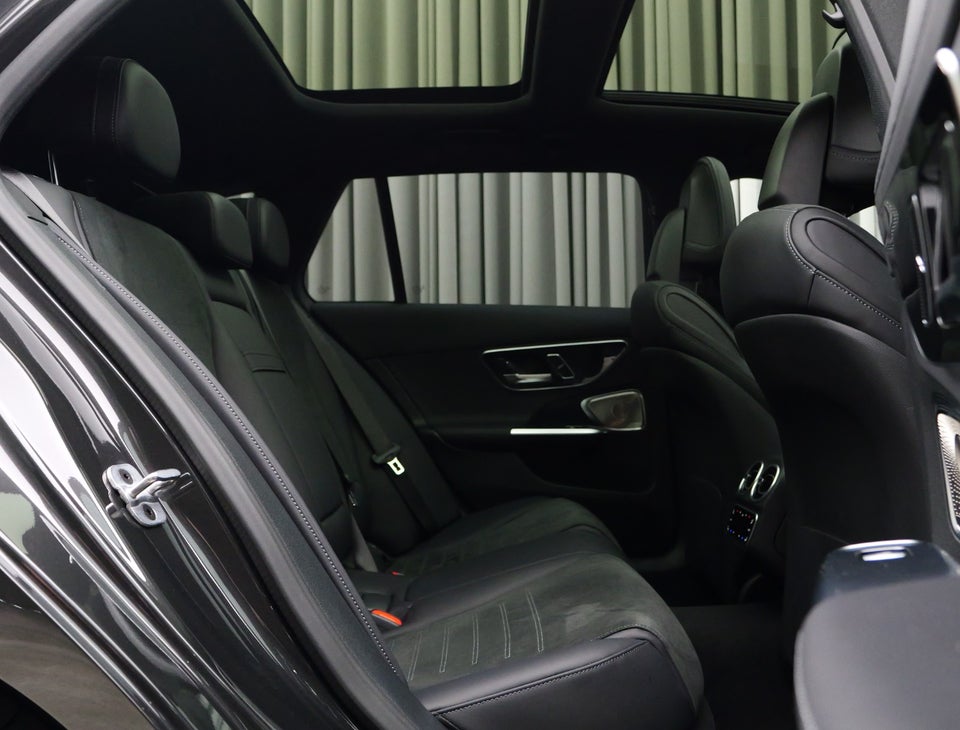 Mercedes C300 de 2,0 AMG Line stc. aut. 5d