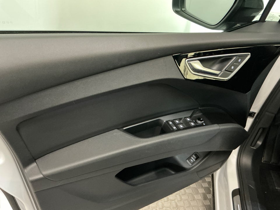 Audi Q4 e-tron 50 S-line quattro 5d