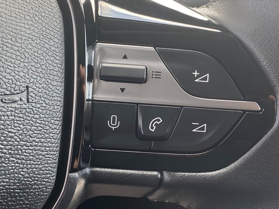 Peugeot 308 1,6 Hybrid First Selection EAT8 5d