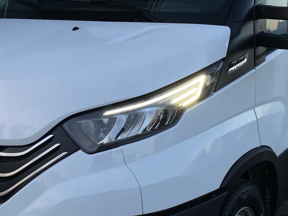 Iveco Daily 3,0 35S18 4100mm Box m/lift AG8