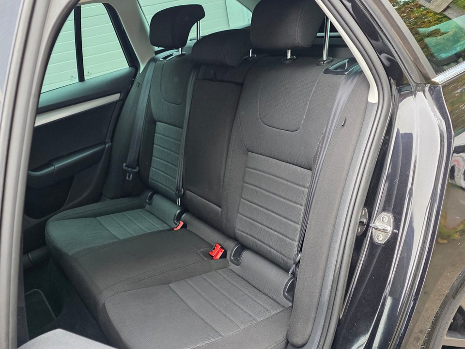 Skoda Octavia 1,6 TDi 110 Style Combi DSG 5d