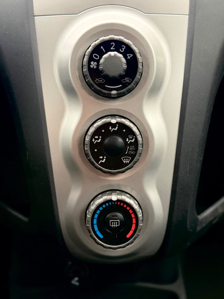 Toyota Yaris 1,3 Luna 5d