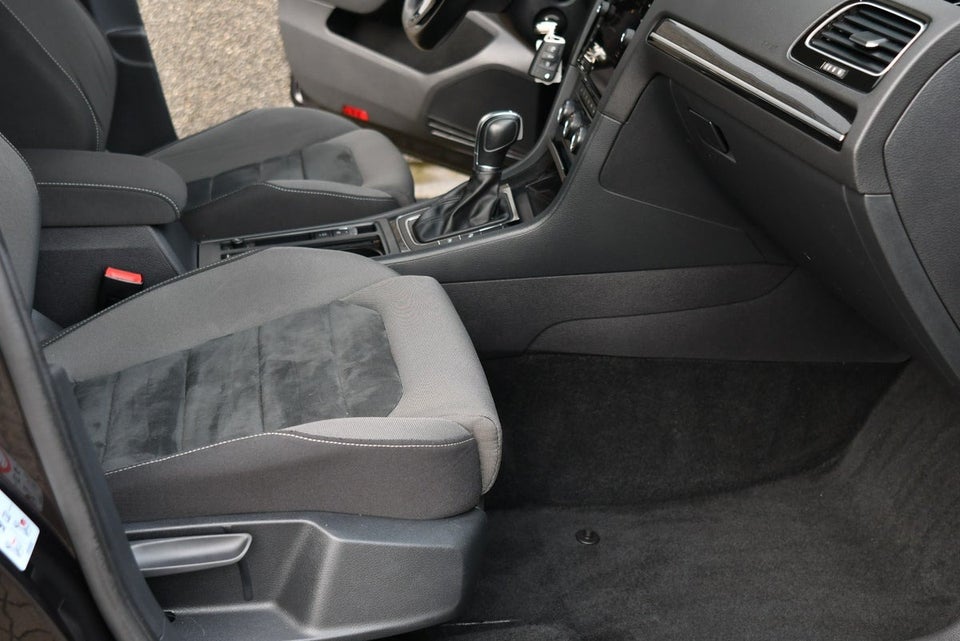 VW Golf VII 2,0 TDi 150 Highline Variant DSG 5d