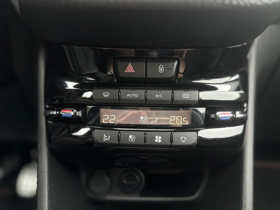 Peugeot 2008 1,6 BlueHDi 120 GT Line Sky 5d