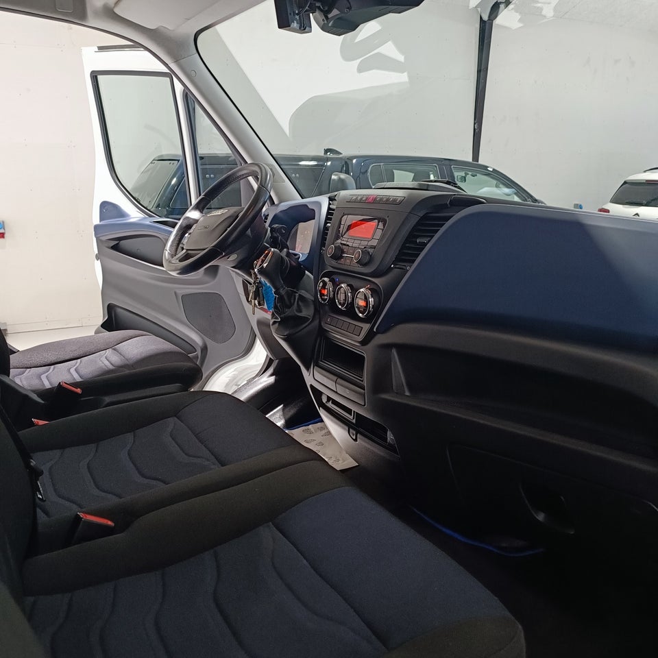 Iveco Daily 2,3 35S16 Alukasse m/lift AG8 2d