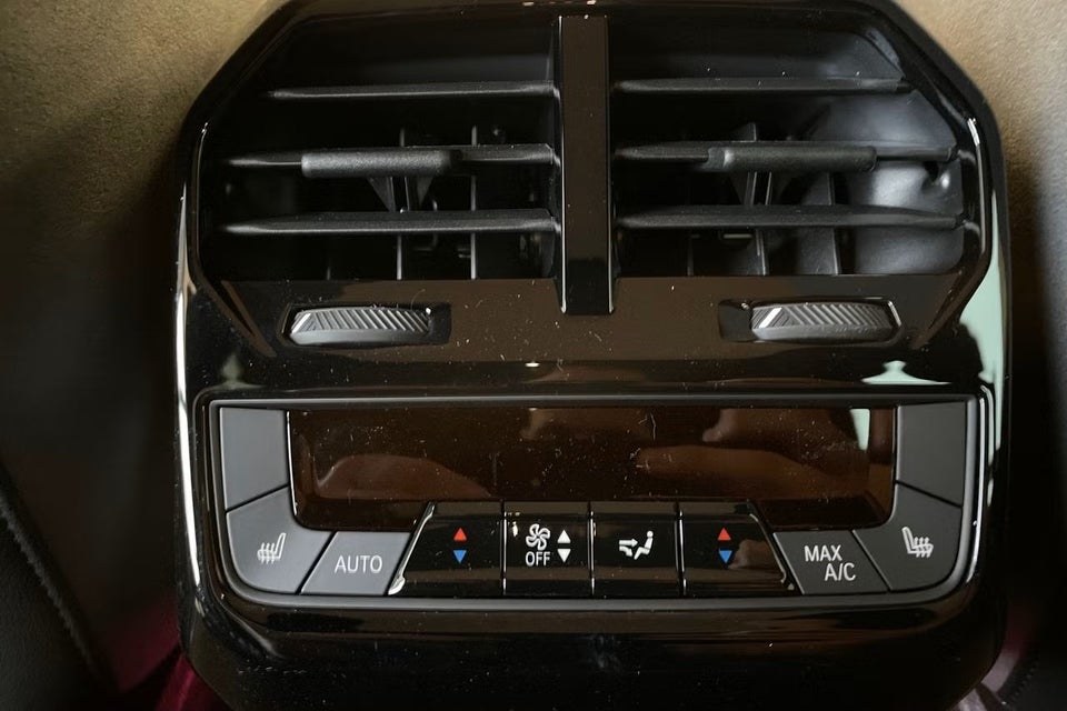BMW iX xDrive60 Fully Charged 5d