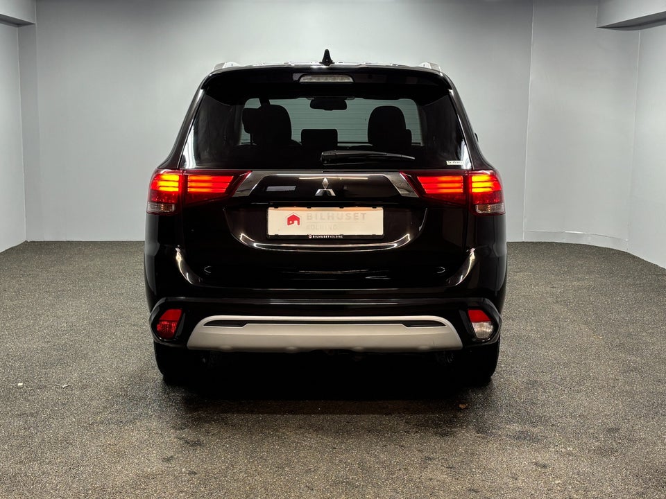 Mitsubishi Outlander 2,4 PHEV Inform CVT 4WD 5d