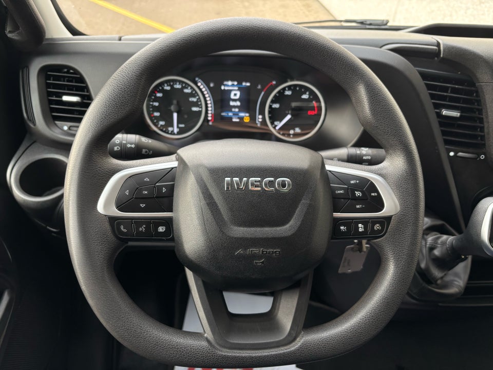 Iveco Daily 3,0 35S18 4100mm Box m/lift AG8