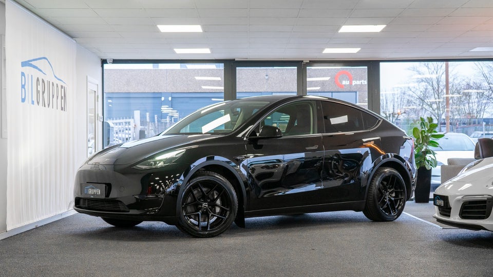 Tesla Model Y Long Range AWD 5d