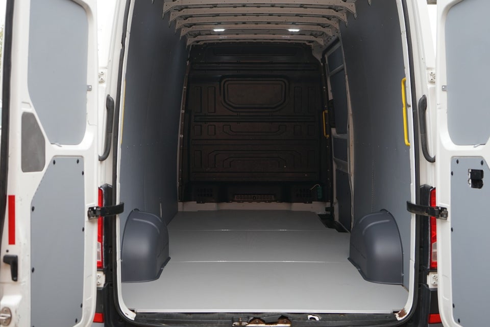 VW Crafter 35 2,0 TDi 140 Kassevogn L4H3