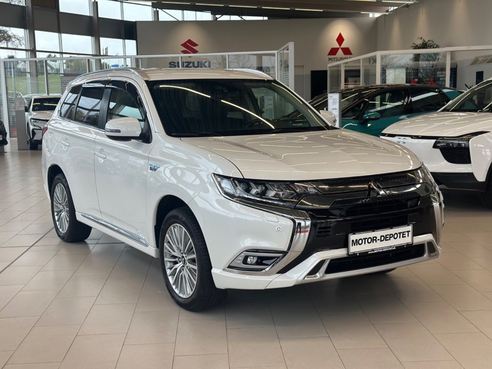 Mitsubishi Outlander 2,4 PHEV Intense CVT 4WD 5d