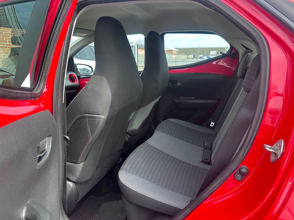 Toyota Aygo 1,0 VVT-i x-plore 5d