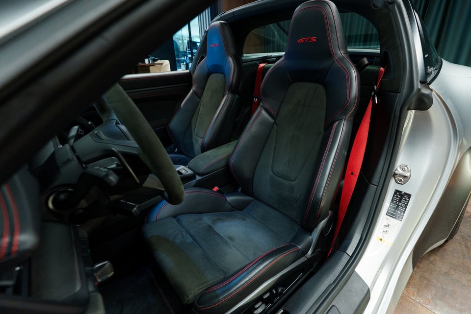 Porsche 911 Targa 4 GTS 3,0 2d