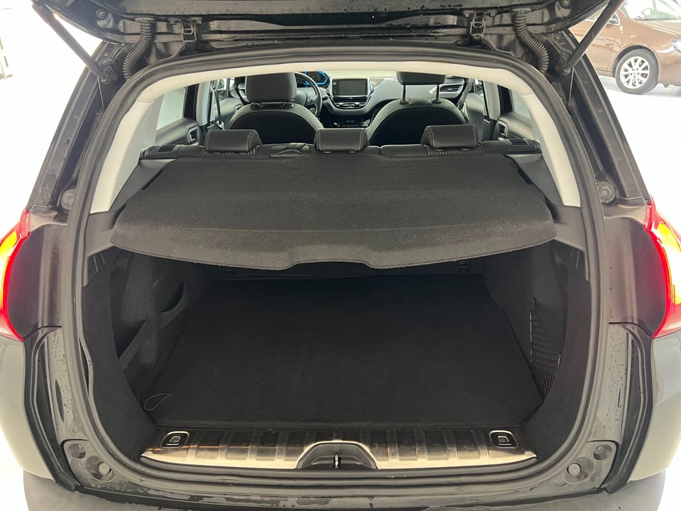 Peugeot 2008 1,6 BlueHDi 100 Allure Sky 5d