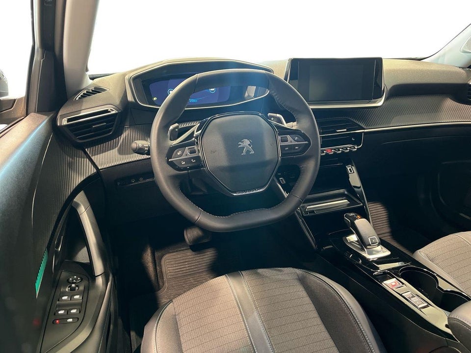 Peugeot 2008 1,2 PureTech 130 Selection Tech 5d