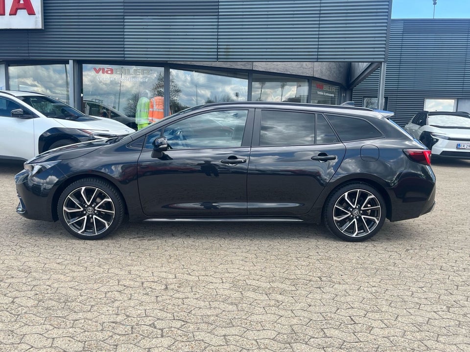 Toyota Corolla 1,8 Hybrid Essential Touring Sports e-CVT 5d