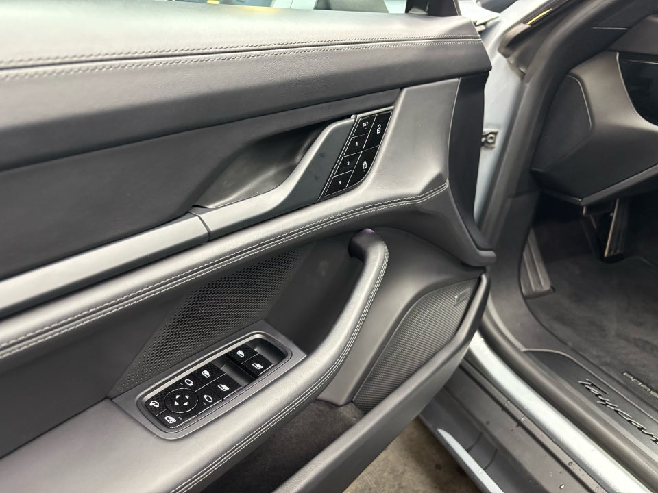 Porsche Taycan Turbo Performance+  4d