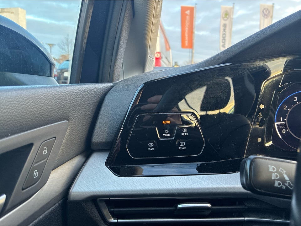 VW Golf VIII 1,5 TSi 130 Life Variant 5d