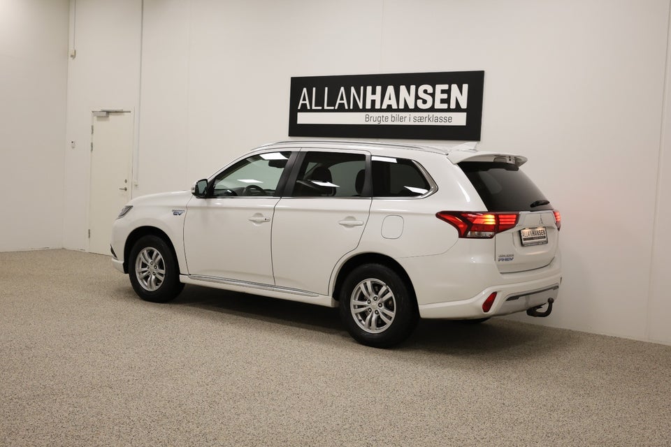 Mitsubishi Outlander 2,4 PHEV Inform+ CVT 4WD 5d