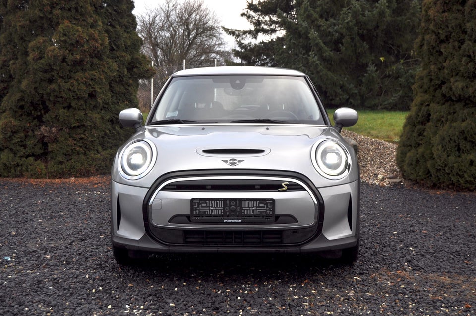 MINI Cooper SE Essential 3d