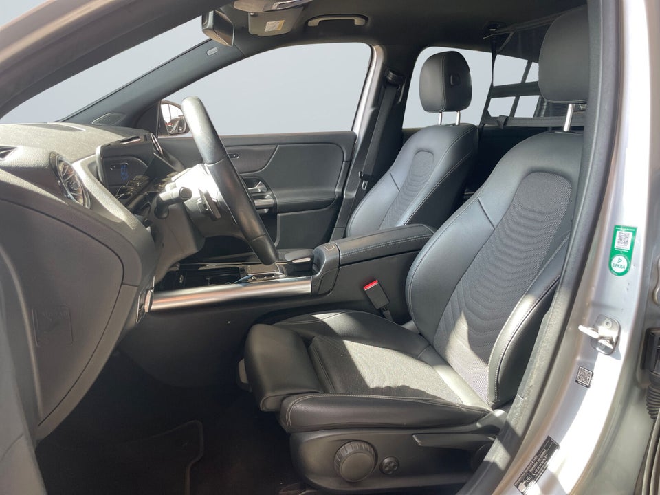 Mercedes EQA300 Progressive 4Matic 5d