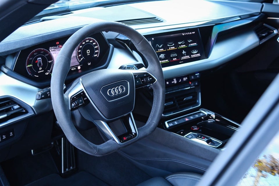 Audi RS e-tron GT quattro 4d