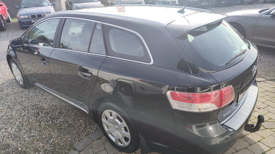 Toyota Avensis 1,8 VVT-i T2 Business stc. 5d