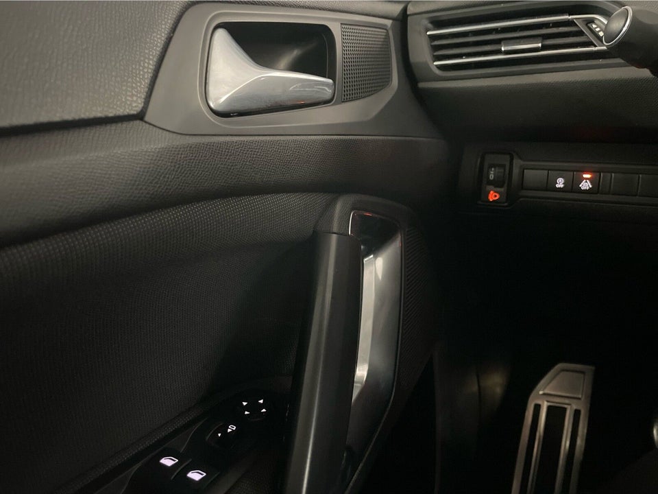 Peugeot 308 1,6 BlueHDi 120 Selection Sky SW 5d