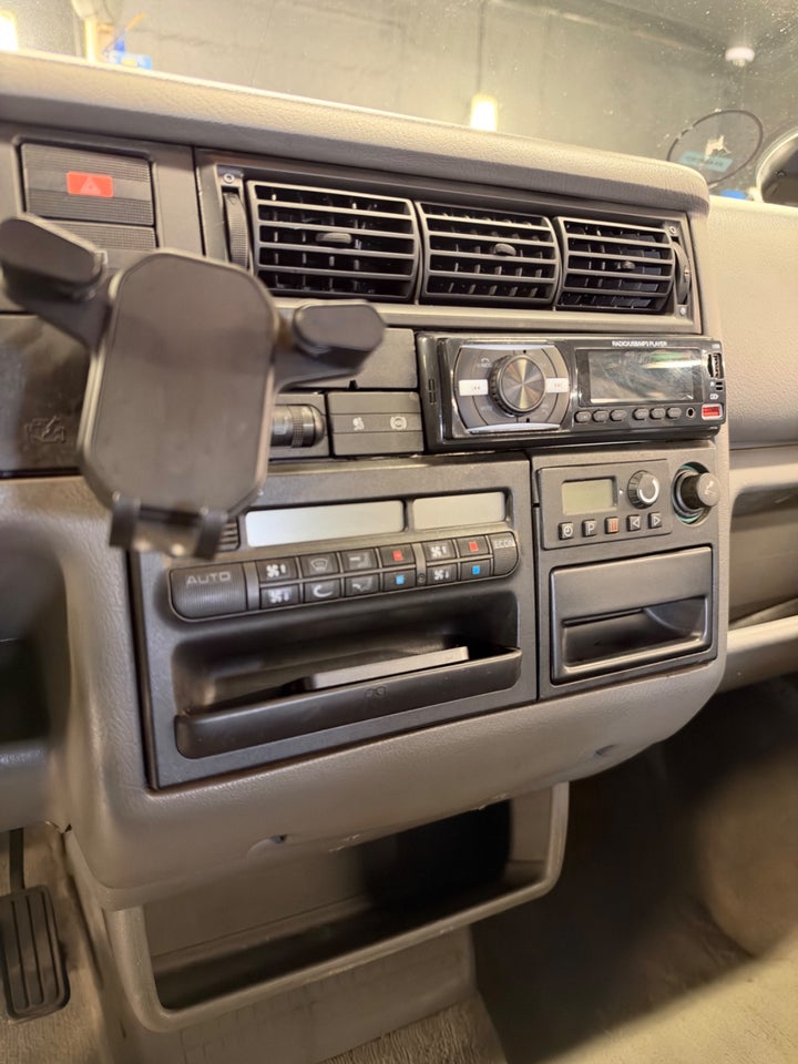 VW Caravelle 2,8 VR6 4d