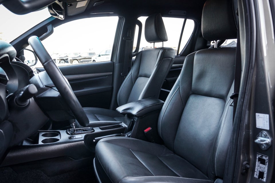 Toyota HiLux 2,8 D T4 Invincible Db.Kab aut. 4d