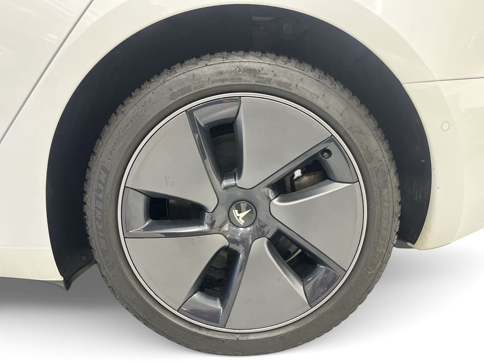 Tesla Model 3 Standard Range+ RWD 4d