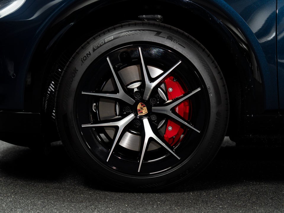Porsche Cayenne S Electric 5d